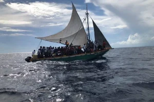 40 migrantes haitianos mueren al incendiarse embarcación en el Norte de Haití