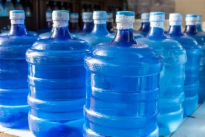 Pro Consumidor sancionará negocios que exponen botellones de agua al sol