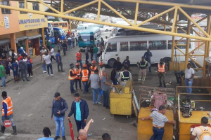 Desalojan comerciantes del Km 9 de la Autopista Duarte