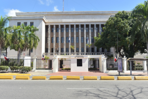 Profesores protestan frente al MINERD