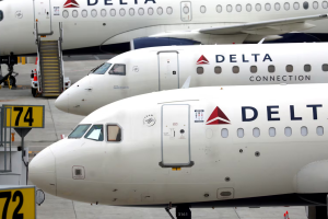 Delta Airlines canceló más de 700 vuelos este lunes por fallo cibernético