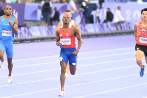 Alexander Ogando clasifica a la final de 200 m en París 2024