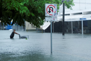 Huracán Helene se fortalece y avanza hacia Florida con lluvias y vientos de 150 kilómetros por hora