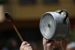 Continúan los cacerolazos en protesta contra la reforma fiscal