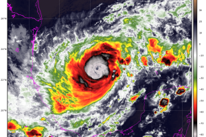 Florida se prepara para la inminente entrada del huracán Milton de categoría 5