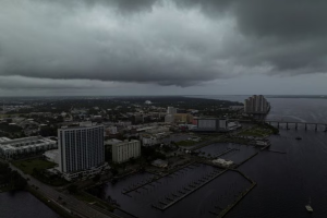 Huracán Milton se acerca a Florida y se acaba el tiempo para evacuar