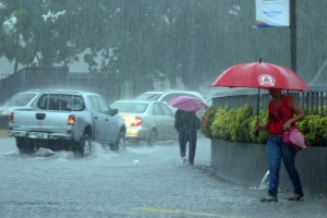 Vaguada provoca lluvias este martes