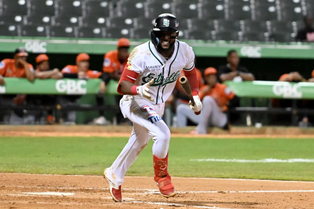 Las Estrellas vencen a los Toros y escalan al segundo lugar en la pelota invernal