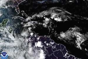 Tormenta Rafael gira hacia Islas Caimán mientras Cuba se prepara para impacto de huracán