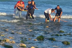 Mujer sufrió atentado se lanza al océano con fines suicidas por tardanza en la Justicia