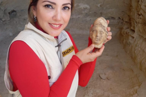 Arqueóloga dominicana descubre posible busto de reina Cleopatra en templo de Taposiris Magna