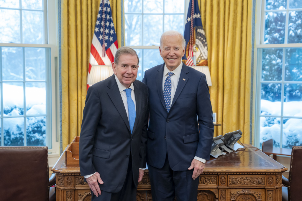 Biden de acuerdo con Edmundo González en que debe "honrarse" su "victoria" sobre Nicolás Maduro